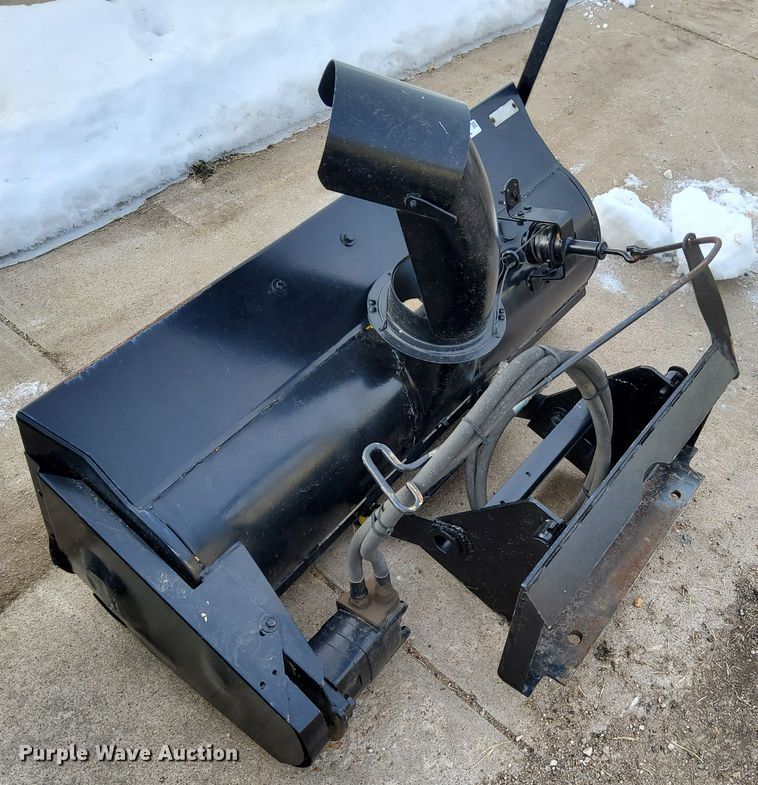 image for item IE9520 John Deere E060  46" W compact utility loader snow blower