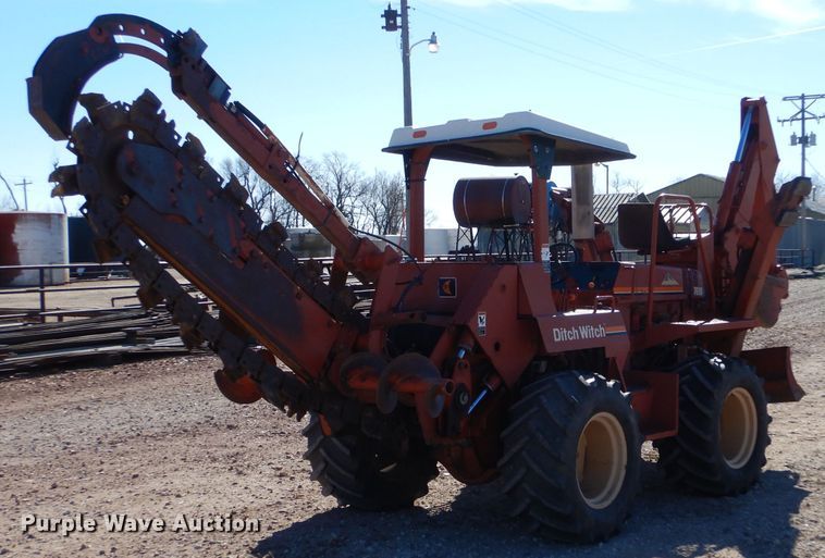 image for item IE9566 1999 Ditch Witch 7610  trencher