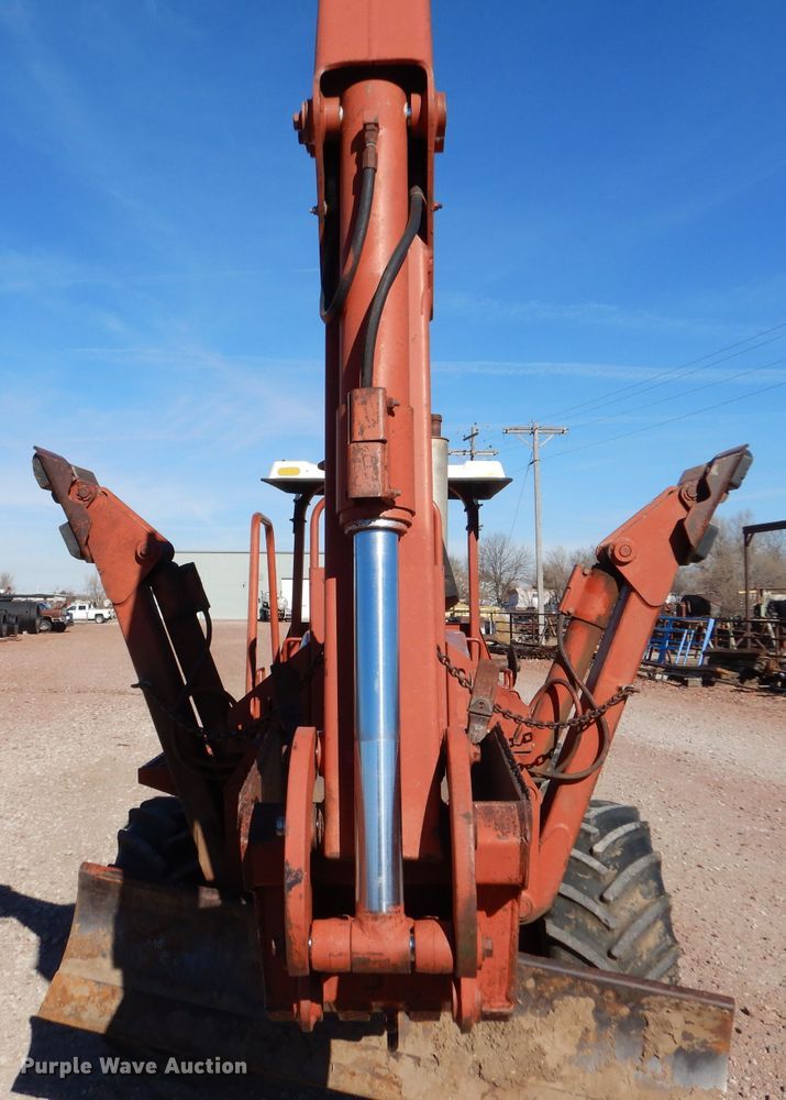 image for item IE9566 1999 Ditch Witch 7610  trencher