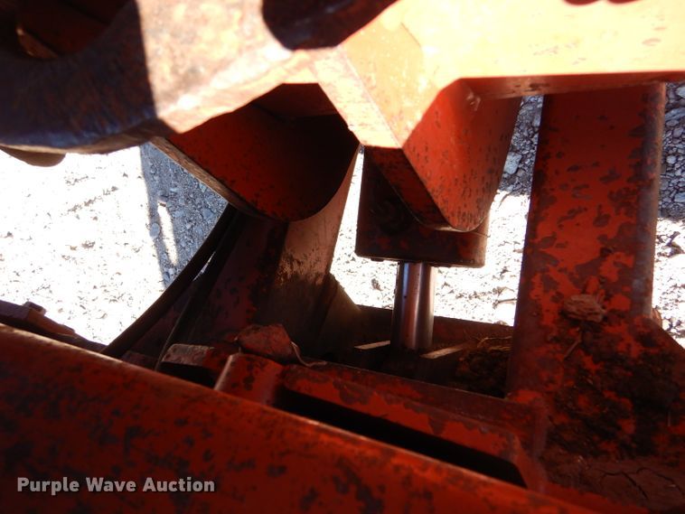 image for item IE9566 1999 Ditch Witch 7610  trencher