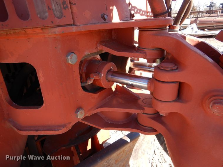 image for item IE9566 1999 Ditch Witch 7610  trencher