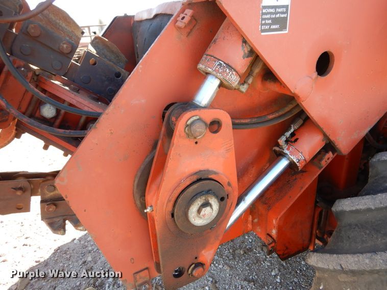 image for item IE9566 1999 Ditch Witch 7610  trencher