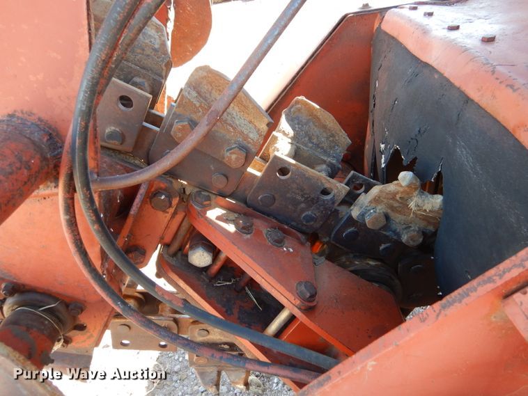 image for item IE9566 1999 Ditch Witch 7610  trencher