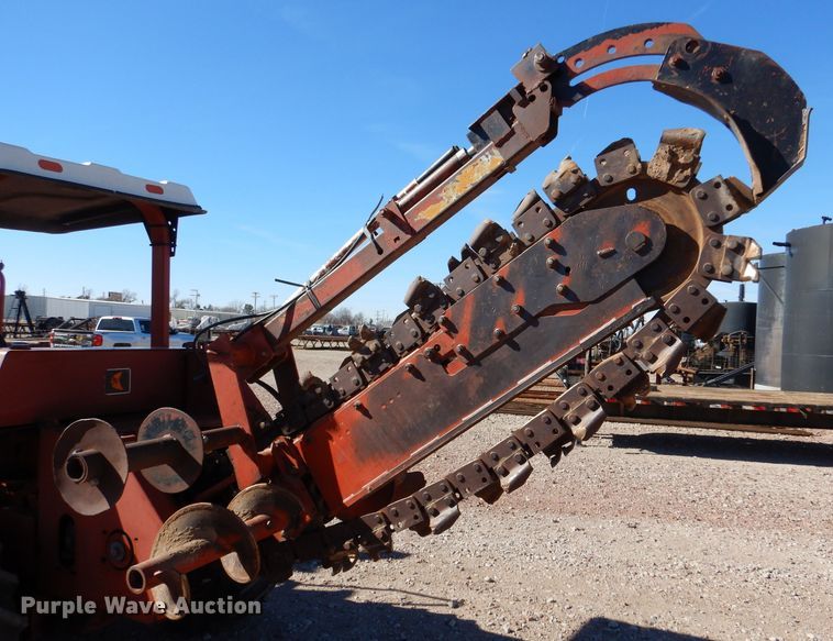 image for item IE9566 1999 Ditch Witch 7610  trencher