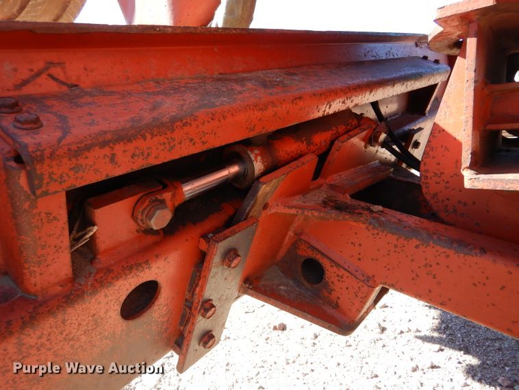 image for item IE9566 1999 Ditch Witch 7610  trencher