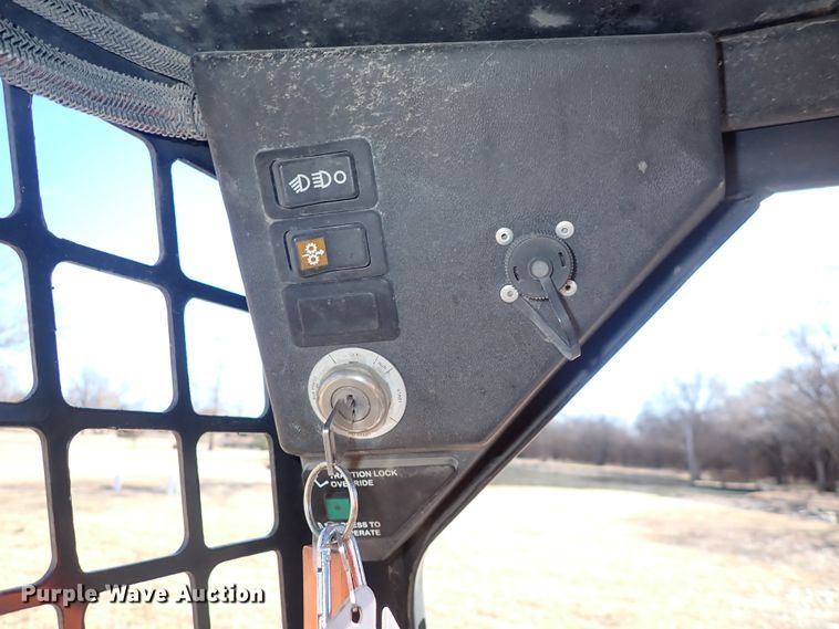 image for item IN9049 1997 Bobcat 863H  skid steer loader