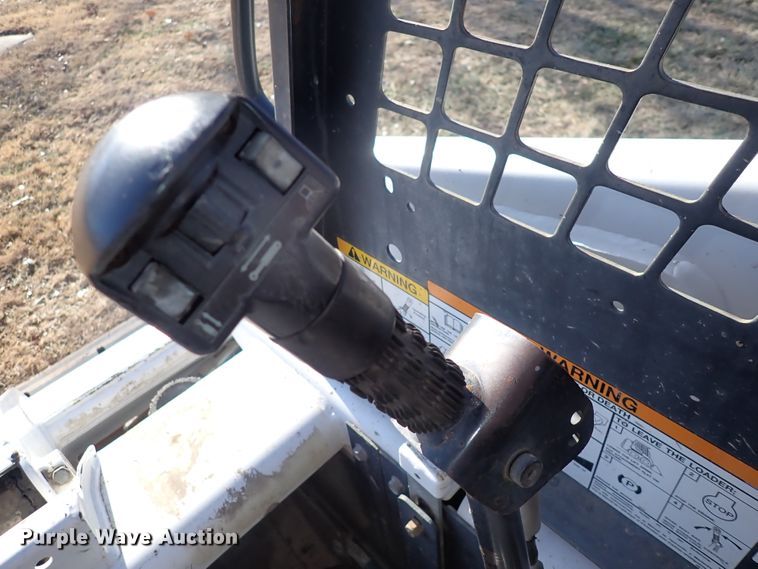 image for item IN9049 1997 Bobcat 863H  skid steer loader