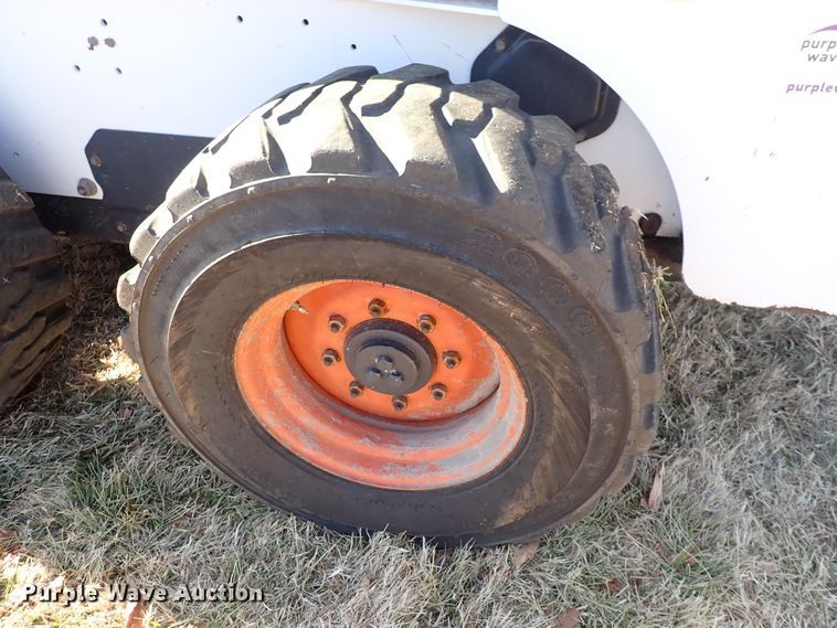 image for item IN9049 1997 Bobcat 863H  skid steer loader