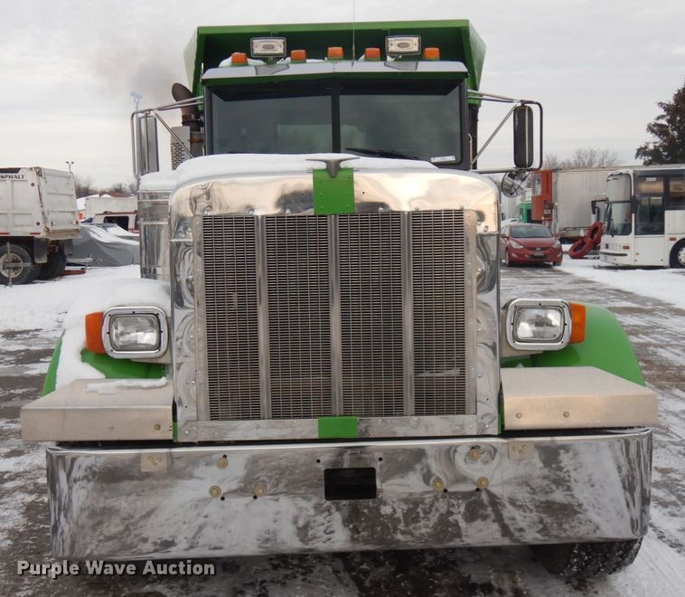 image for item IO9667 1994 Peterbilt 357  dump truck