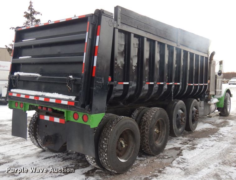 image for item IO9667 1994 Peterbilt 357  dump truck