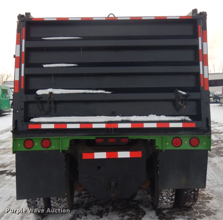 image for item IO9667 1994 Peterbilt 357  dump truck