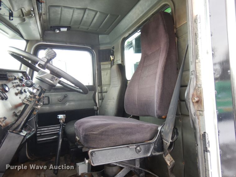 image for item IO9667 1994 Peterbilt 357  dump truck