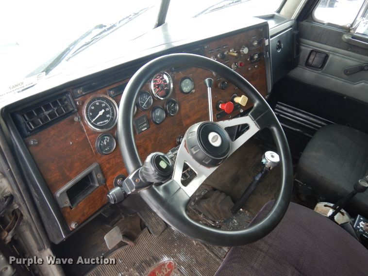 image for item IO9667 1994 Peterbilt 357  dump truck