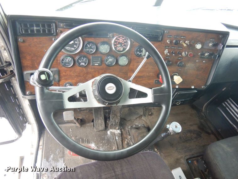 image for item IO9667 1994 Peterbilt 357  dump truck