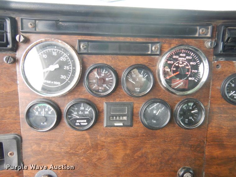 image for item IO9667 1994 Peterbilt 357  dump truck