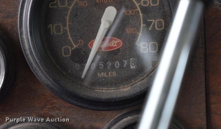 image for item IO9667 1994 Peterbilt 357  dump truck