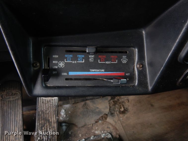 image for item IO9667 1994 Peterbilt 357  dump truck