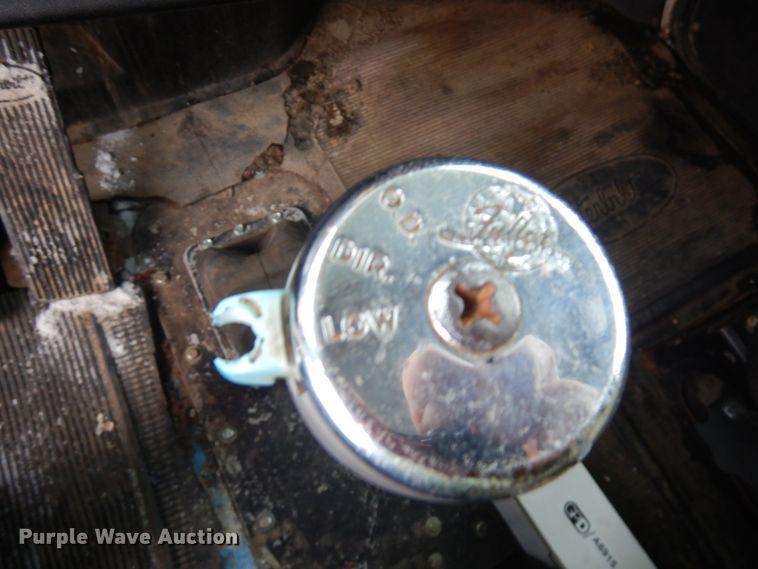 image for item IO9667 1994 Peterbilt 357  dump truck