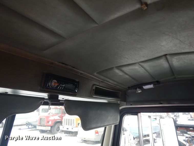 image for item IO9667 1994 Peterbilt 357  dump truck