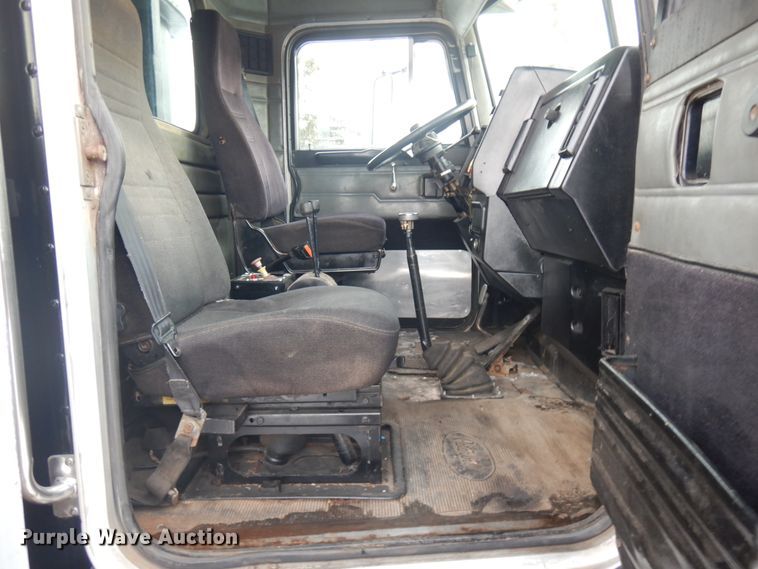 image for item IO9667 1994 Peterbilt 357  dump truck