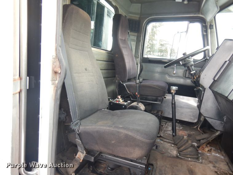 image for item IO9667 1994 Peterbilt 357  dump truck