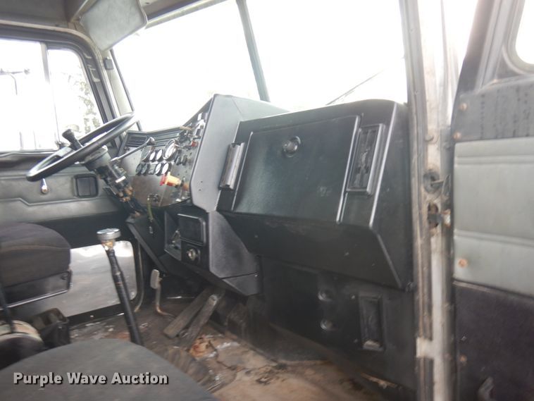 image for item IO9667 1994 Peterbilt 357  dump truck