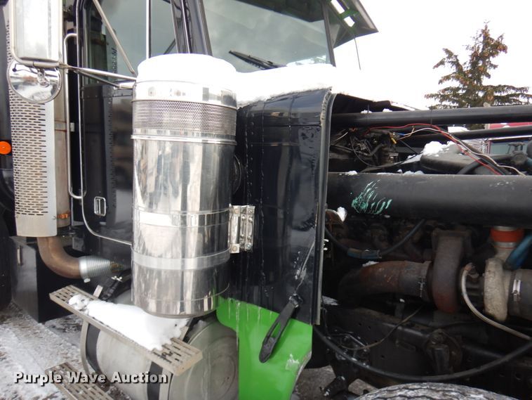 image for item IO9667 1994 Peterbilt 357  dump truck