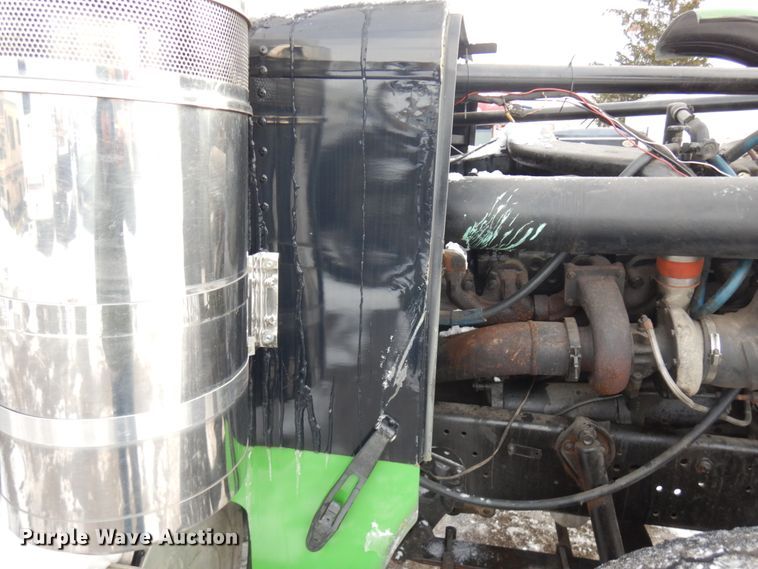 image for item IO9667 1994 Peterbilt 357  dump truck