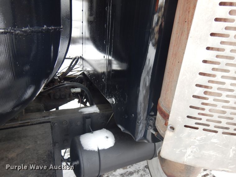 image for item IO9667 1994 Peterbilt 357  dump truck