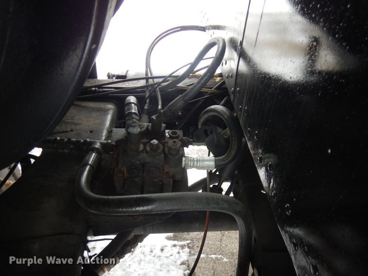 image for item IO9667 1994 Peterbilt 357  dump truck