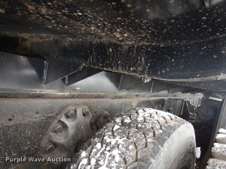 image for item IO9667 1994 Peterbilt 357  dump truck