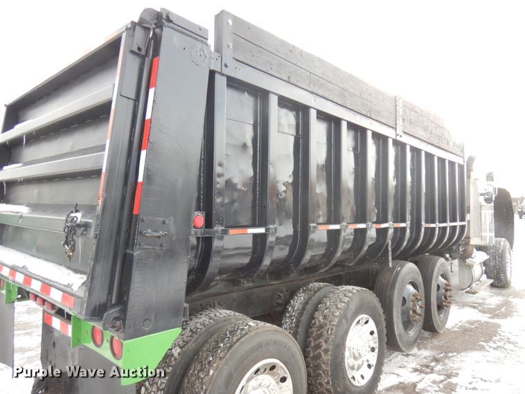 image for item IO9667 1994 Peterbilt 357  dump truck