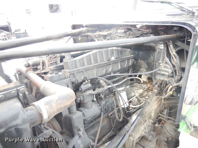 image for item IO9667 1994 Peterbilt 357  dump truck