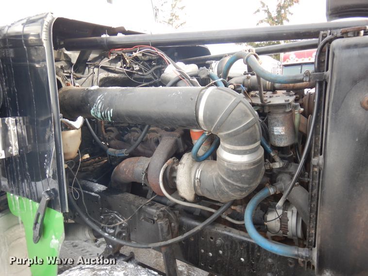 image for item IO9667 1994 Peterbilt 357  dump truck