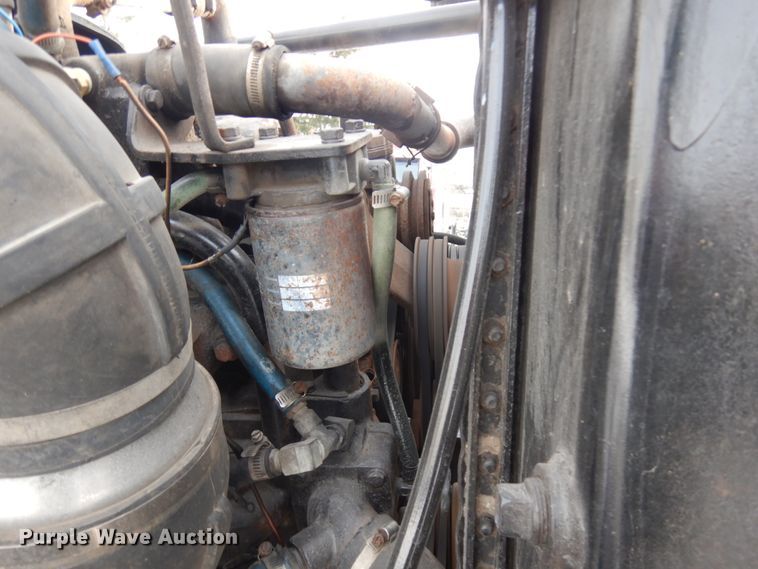 image for item IO9667 1994 Peterbilt 357  dump truck