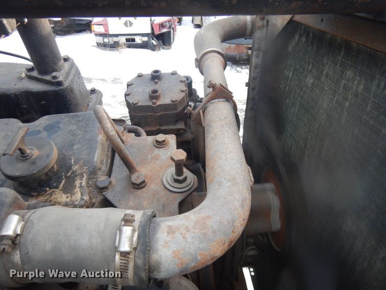 image for item IO9667 1994 Peterbilt 357  dump truck