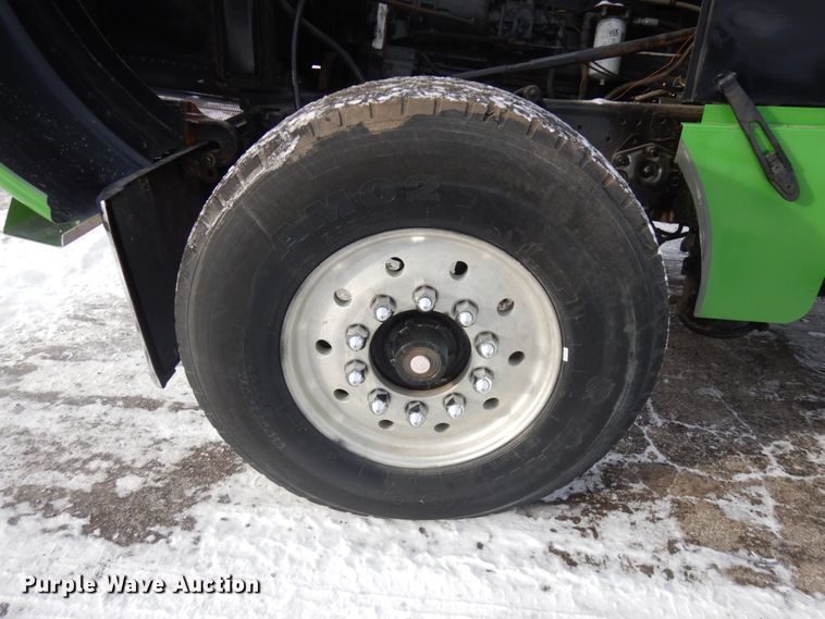 image for item IO9667 1994 Peterbilt 357  dump truck