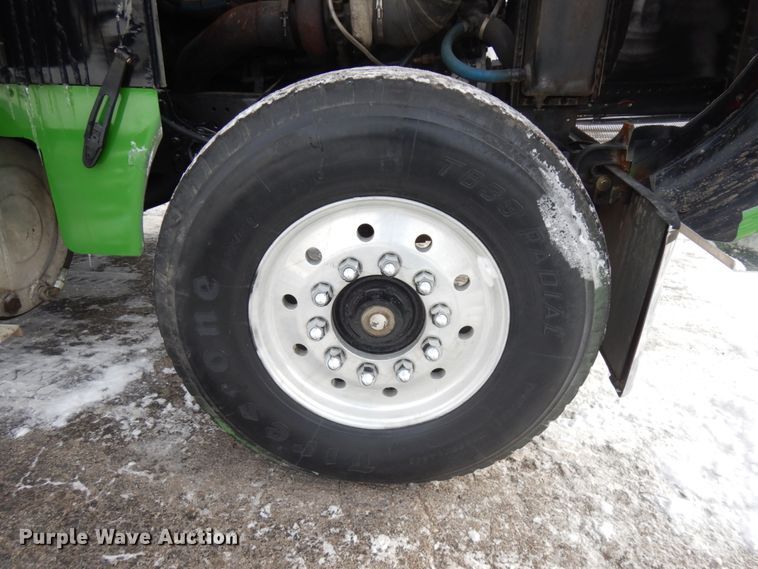 image for item IO9667 1994 Peterbilt 357  dump truck