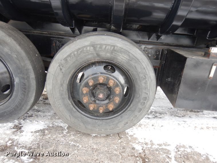 image for item IO9667 1994 Peterbilt 357  dump truck