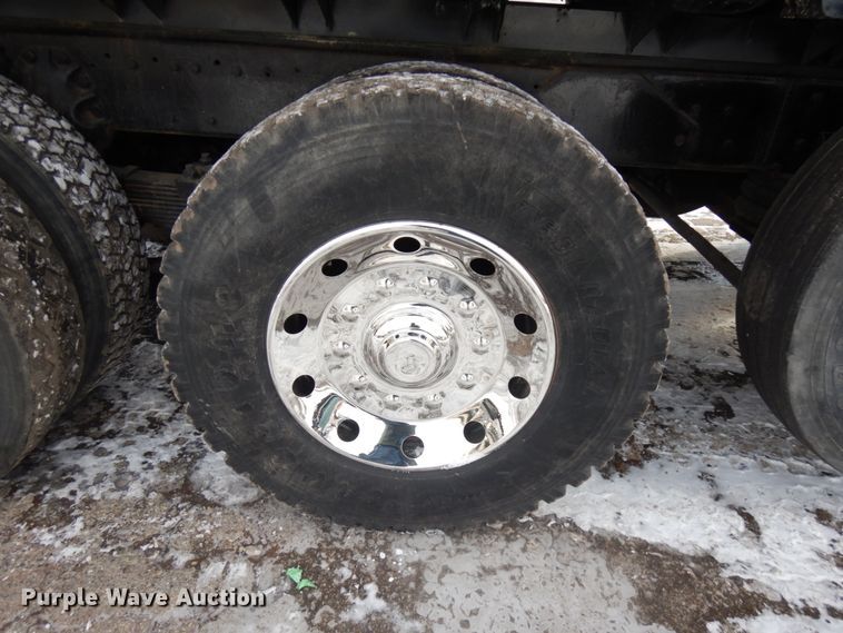 image for item IO9667 1994 Peterbilt 357  dump truck