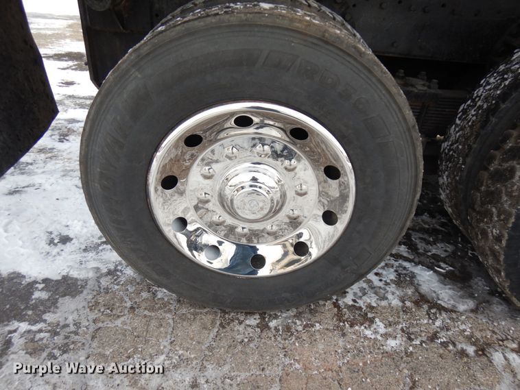 image for item IO9667 1994 Peterbilt 357  dump truck