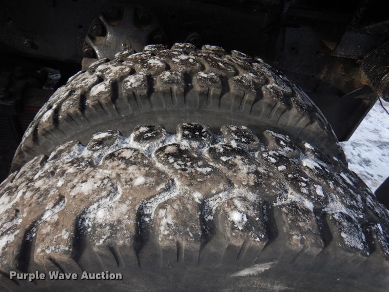 image for item IO9667 1994 Peterbilt 357  dump truck