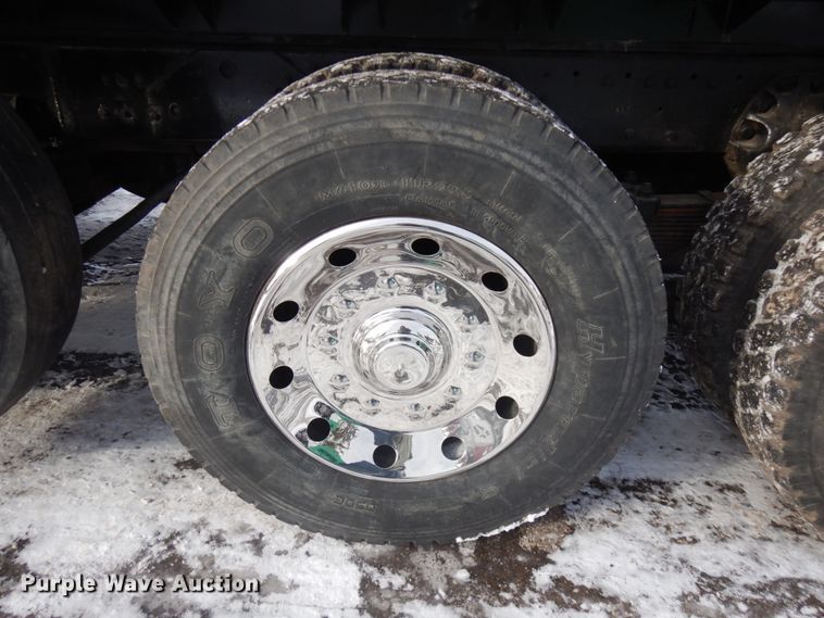 image for item IO9667 1994 Peterbilt 357  dump truck