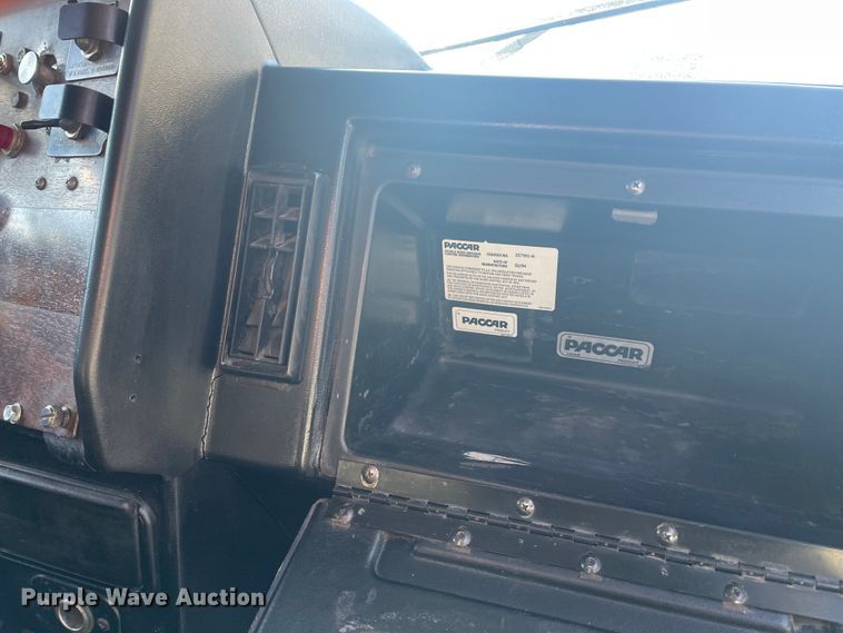 image for item IO9667 1994 Peterbilt 357  dump truck