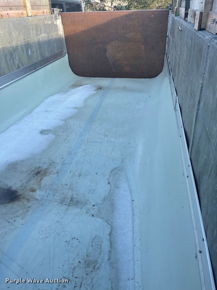 image for item IO9667 1994 Peterbilt 357  dump truck