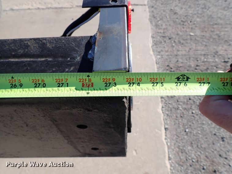 image for item IS9392 2001 Mack CH613  truck cab and chassis