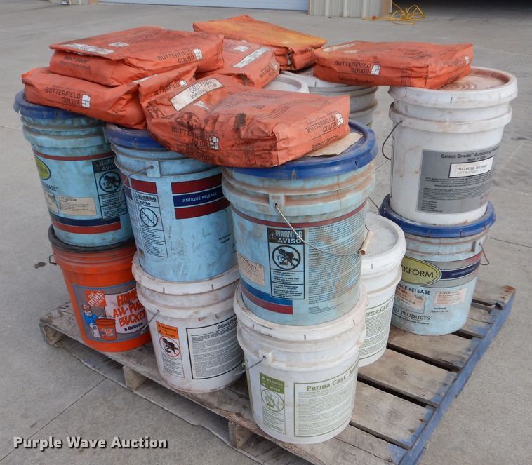 image for item IV9977 2003 Concrete Edge  curb equipment trailer