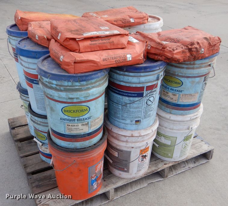 image for item IV9977 2003 Concrete Edge  curb equipment trailer