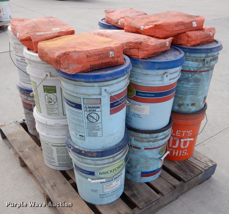 image for item IV9977 2003 Concrete Edge  curb equipment trailer