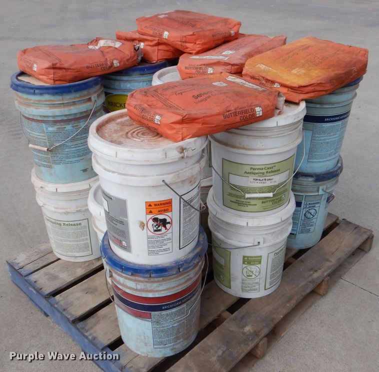 image for item IV9977 2003 Concrete Edge  curb equipment trailer